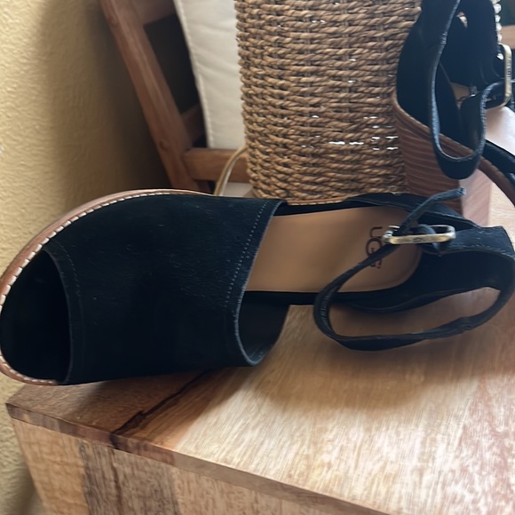 UGGs in great condition - Picture 3 of 7